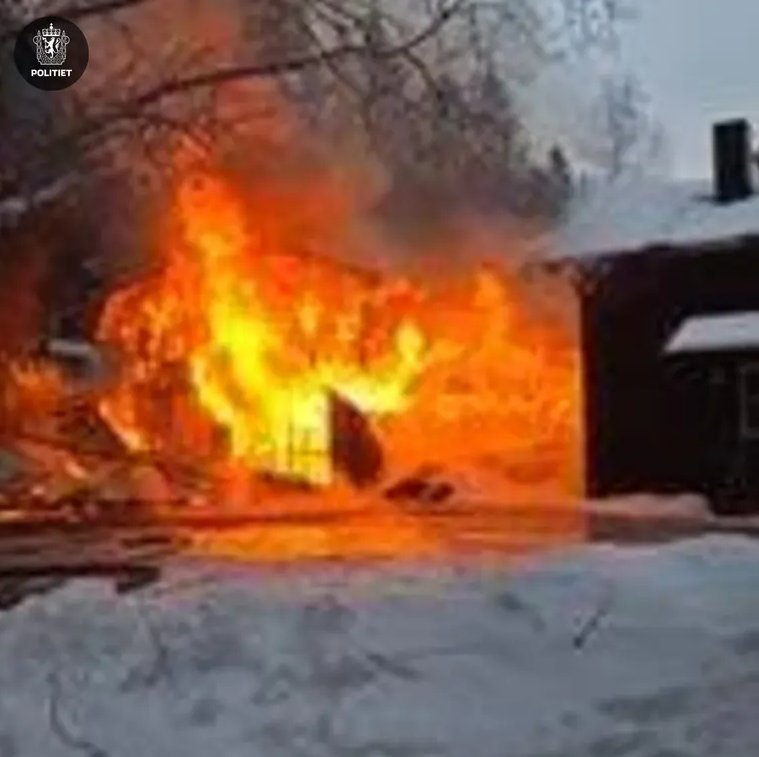 Brann i garasje har spredt seg til bolighus og beboere er evakuert