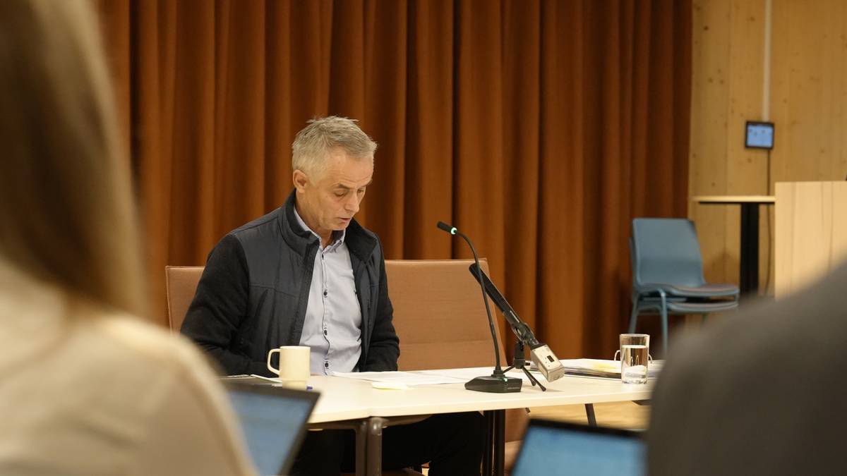 Inhabil veisjef slår tilbake mot sjefen: – Raske beslutninger preget av panikk