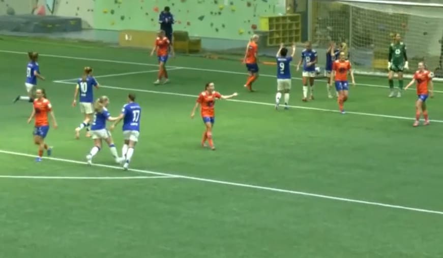 Slo rivalen i årets første kamp 