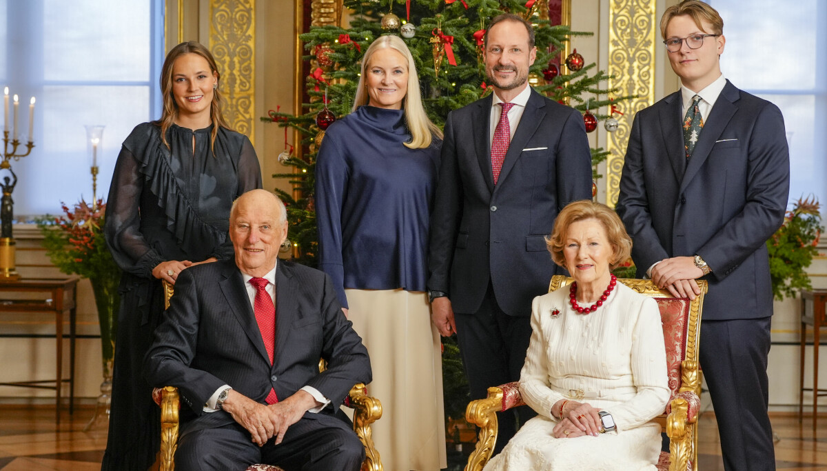 Monarki ute på dato