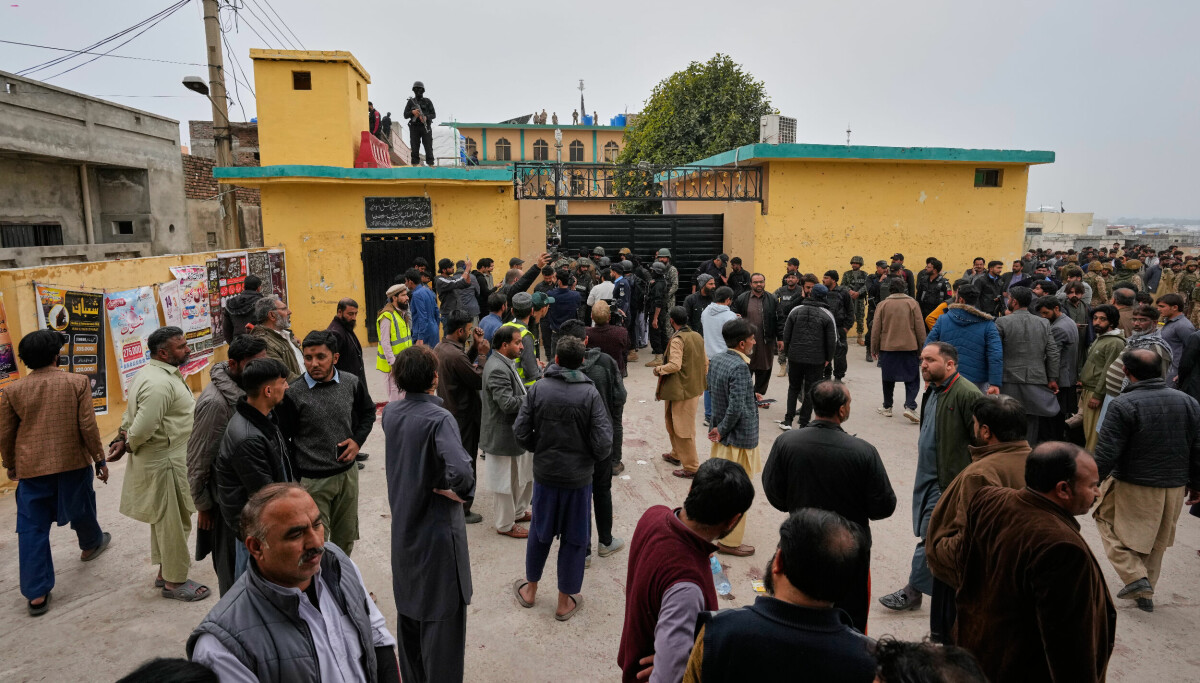Minst 15 drept og over 80 såret i eksplosjon i moské i Islamabad