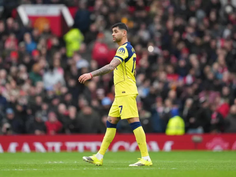 Drama på Old Trafford: Tottenhams kaptein utvist før halvtimen spilt etter grisespill