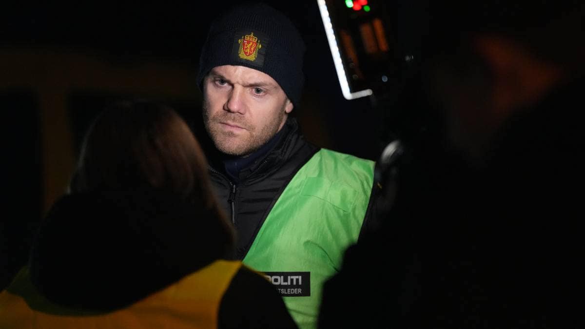 Mann omringa i hus etter skyting: – Har fått kontakt med mannen igjen