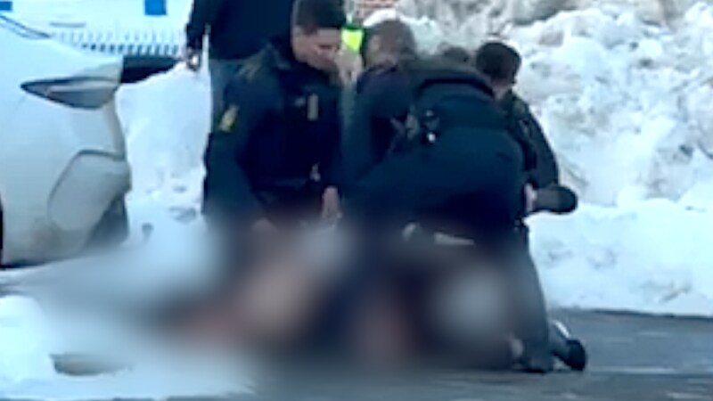 Dansk drama: Kniv­mann skutt av politiet foran norske vitner