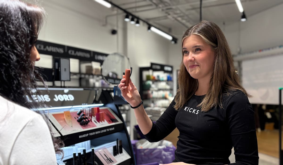 21-åring blir butikksjef i splitter ny butikk