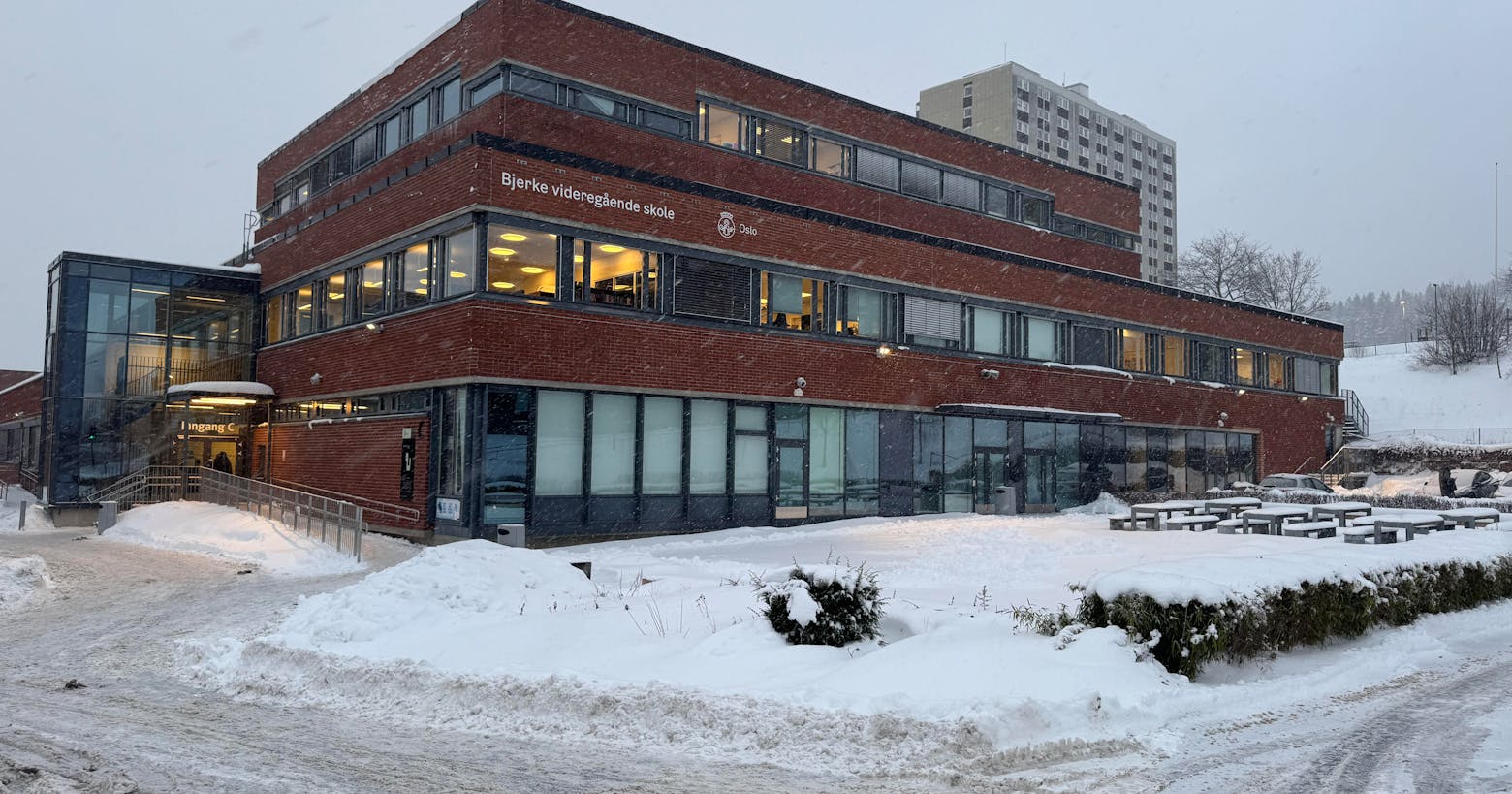 900 elever sendt hjem etter strømbrudd