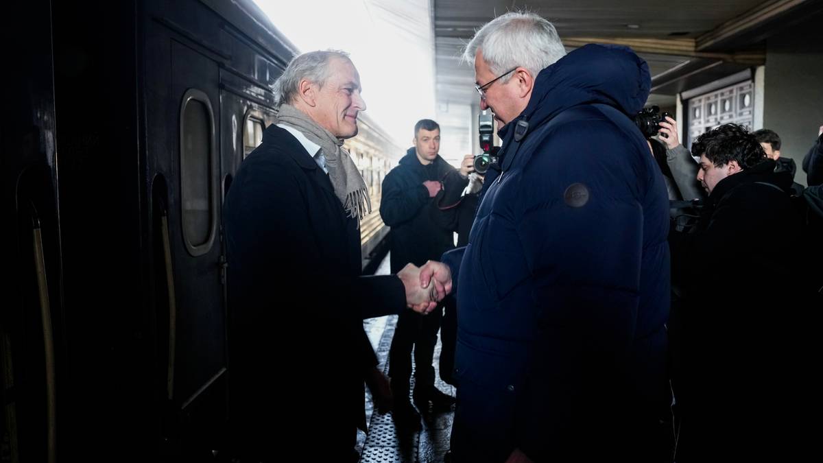 Støre i Kyiv: – Ukrainerne kjenner behovene best