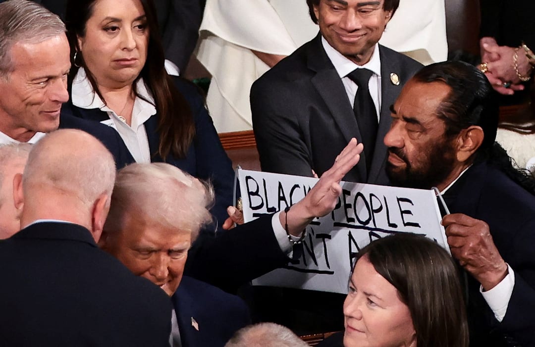 Kastet ut av Kongressen med «Svarte mennesker er ikke aper»-plakat