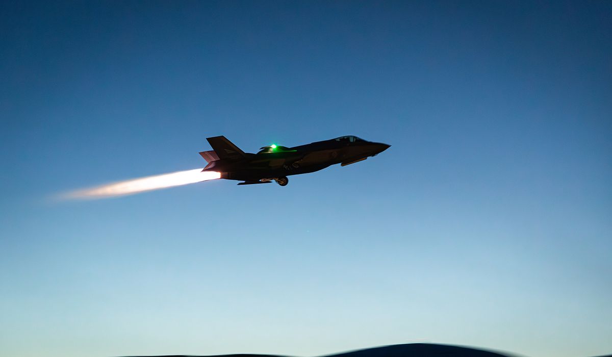 F-35 på vingene over Barentshavet