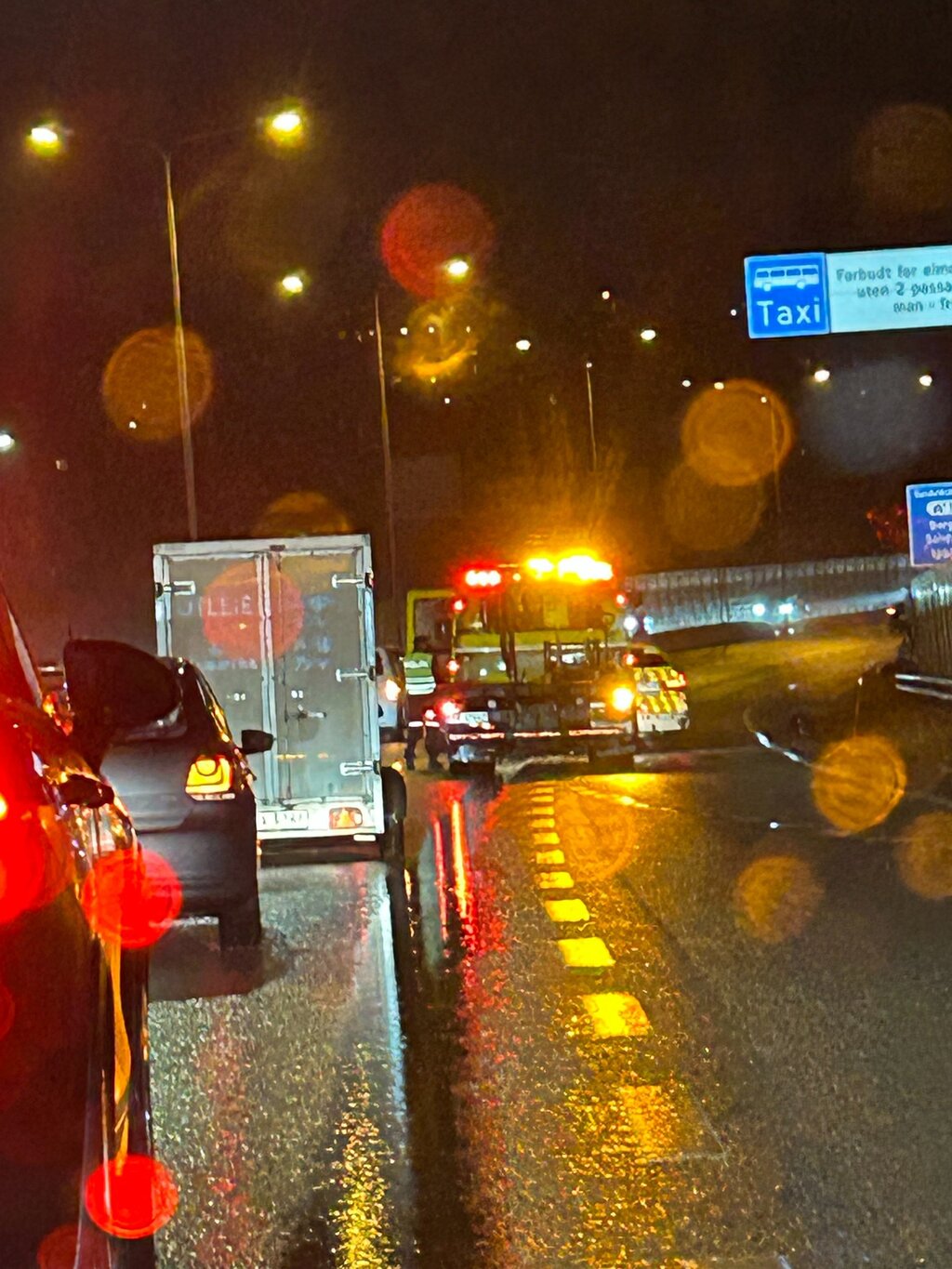 E18: Ulykke med to biler