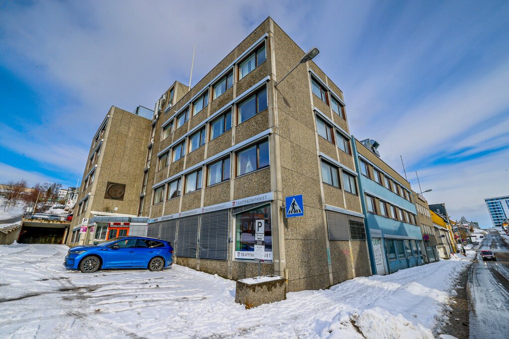 Nå starter rivingen av det historiske bygget