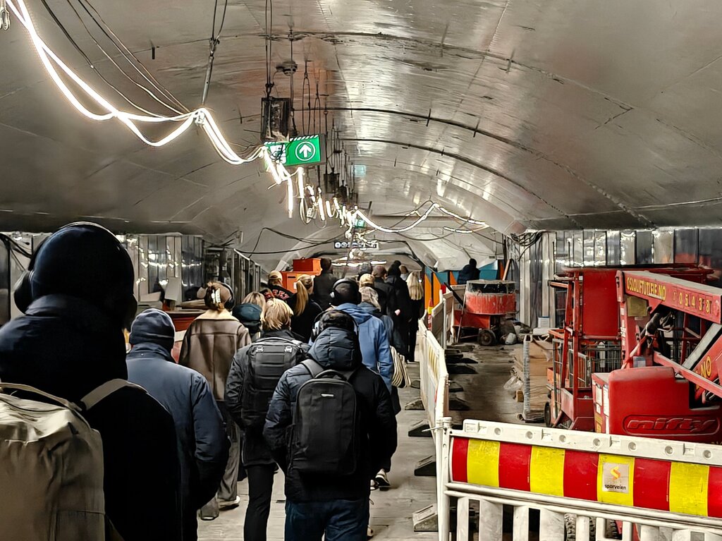 Åpnet etter en måned med forbikjøring: – En stasjon det går an å gå av og på