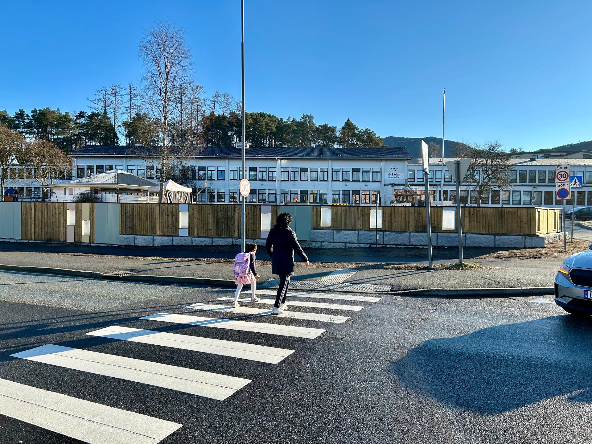 Det skulle ta et halvt skoleår: - Nå er det snart gått et helt 
