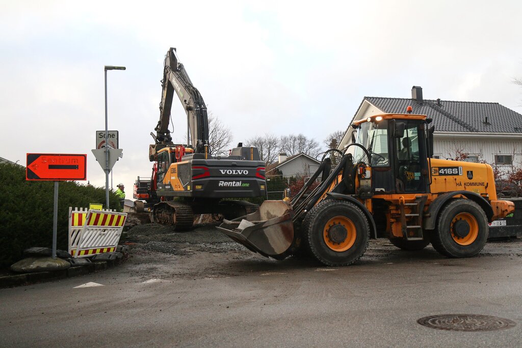 Stenger veg i fire månadar