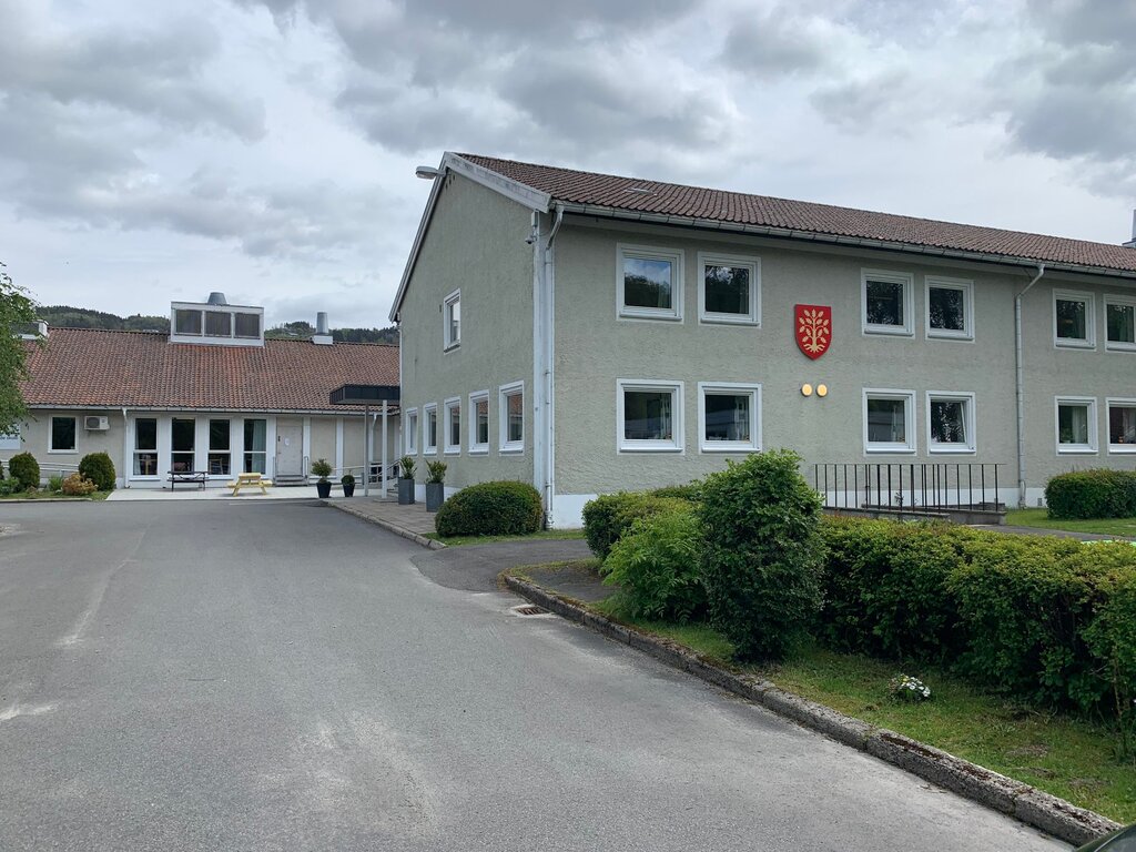 Solid flertall i fylkesutvalget: Vil redde skolen i Kvinesdal med spleiselag