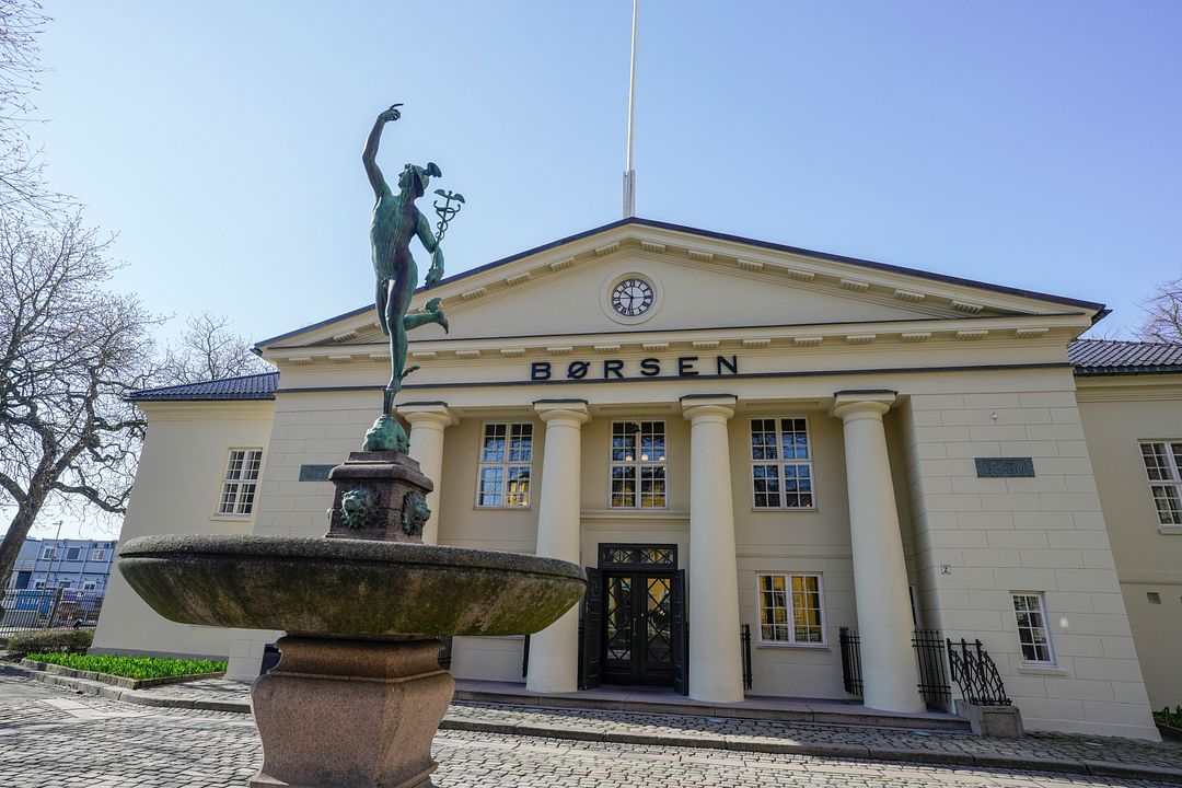 Telenor faller kraftig