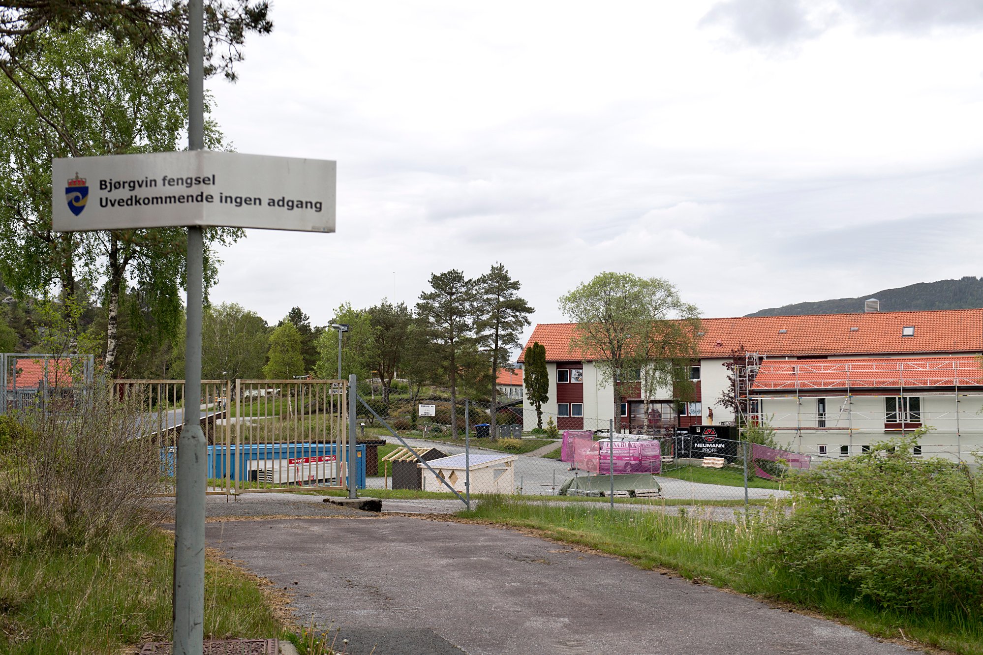 Fange har rømt fra fengsel: – Bykset over gjerde