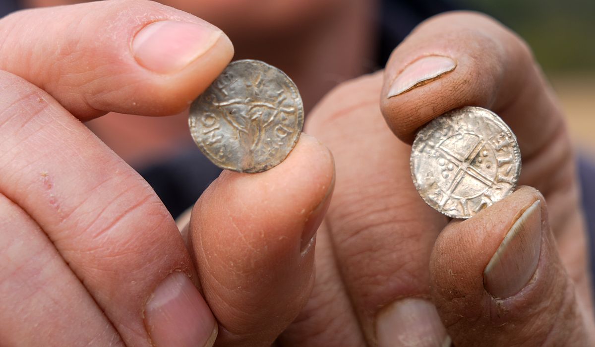 Fant norges­histo­riens største viking­mynt­skatt: – Helt enormt