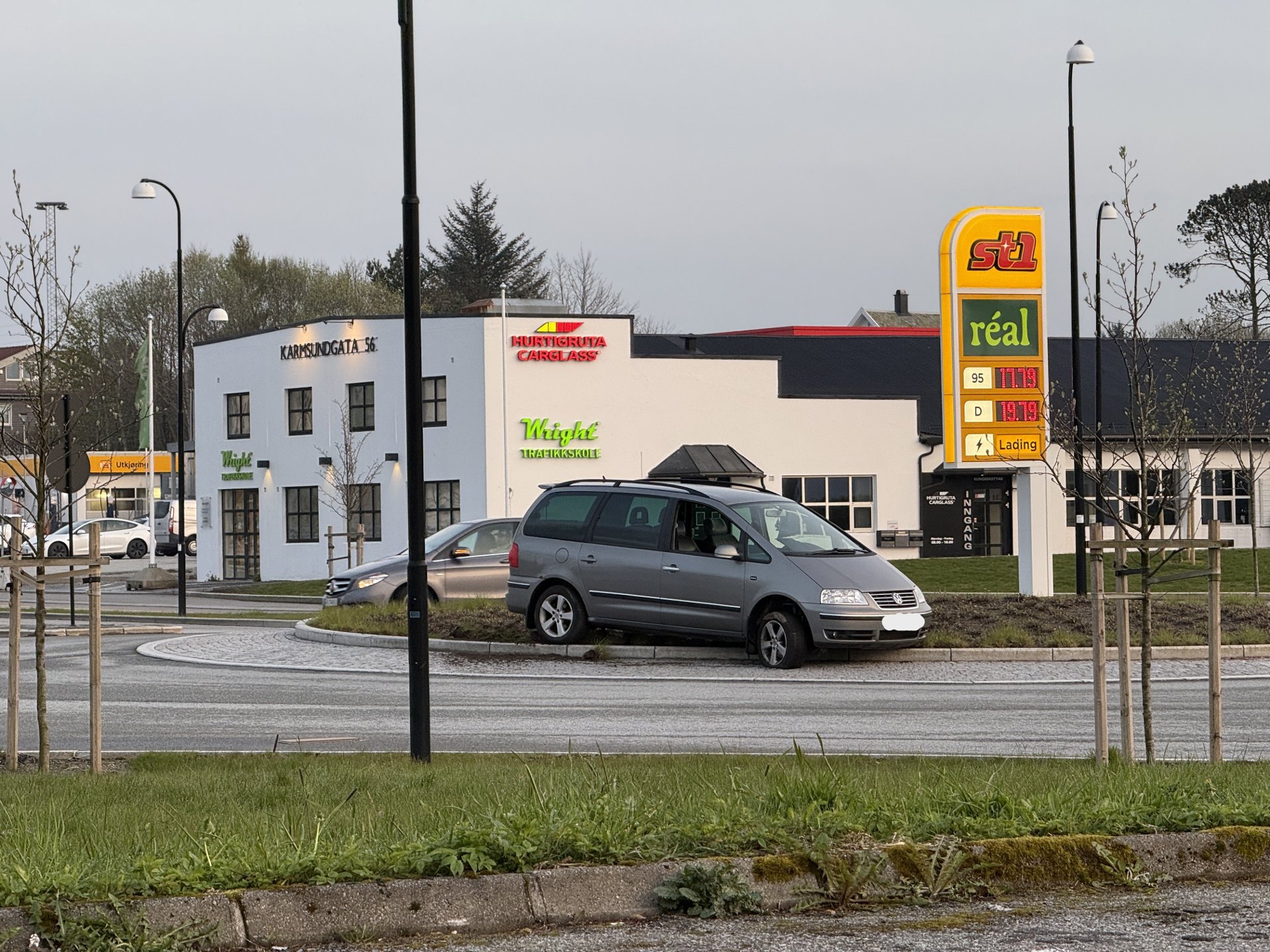 Rykket ut etter melding om trafikkulykke i Karmsundgata