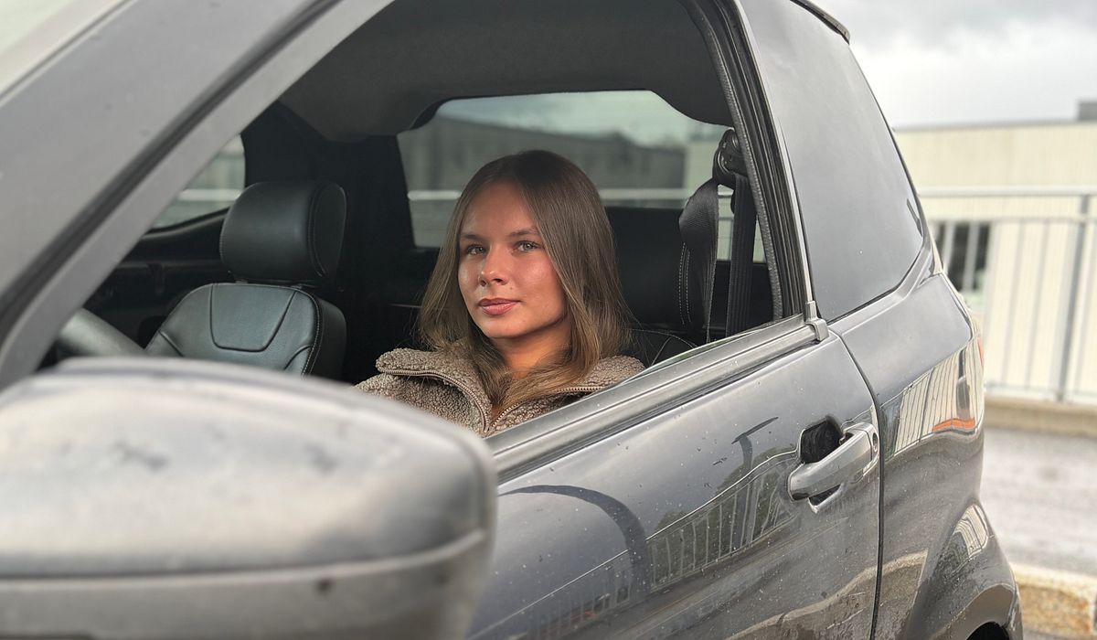 Sarah (16) i mopedbil: – Skumle forbikjøringer er verst