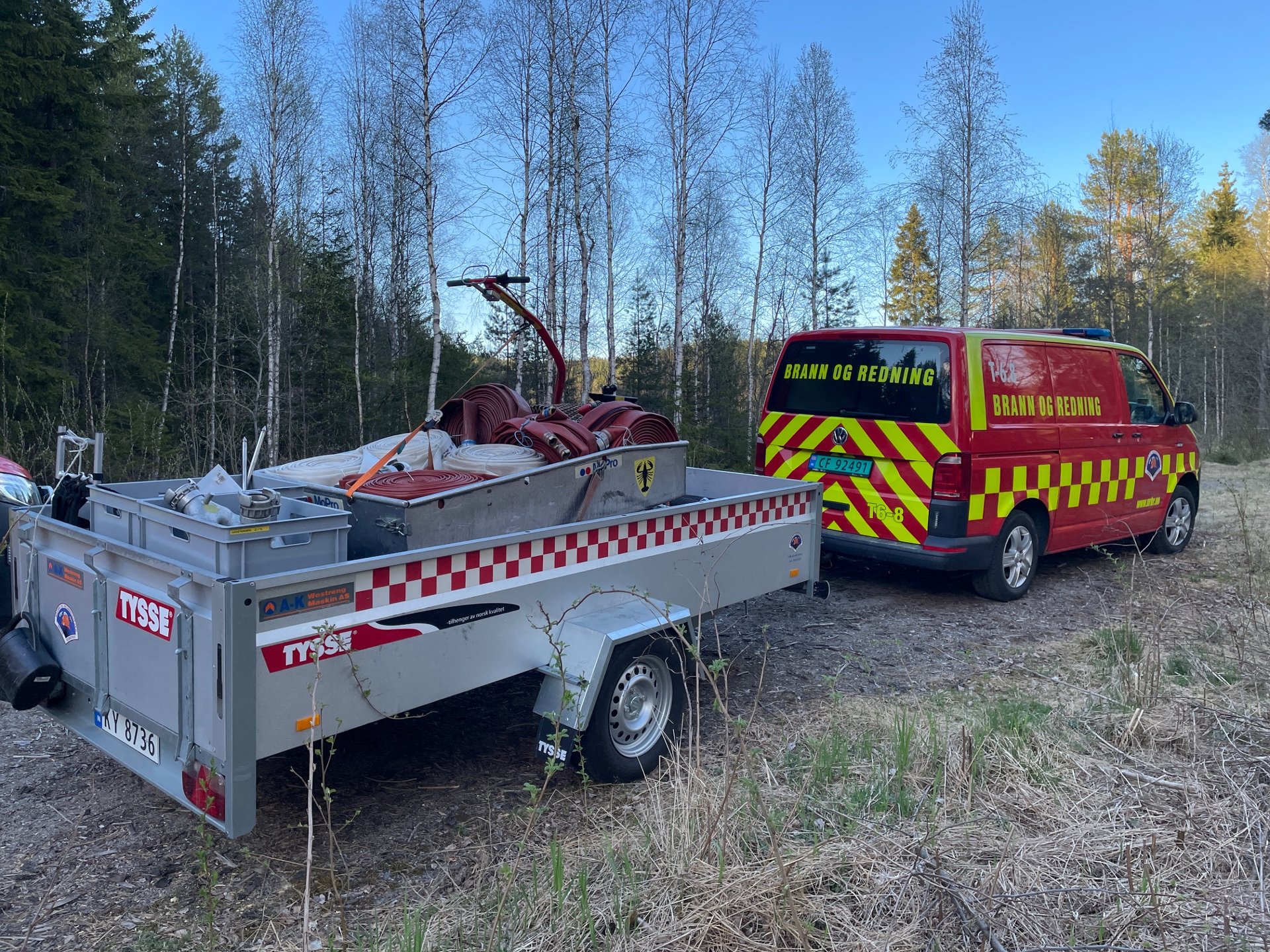 Hytte brant ned like ved kommunegrensa