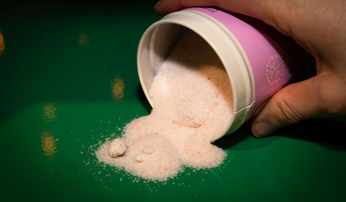 Himalayasalt, havsalt eller mineralsalt? Én salttype er mer gunstig for helsen, ifølge Helsedirektoratet. 