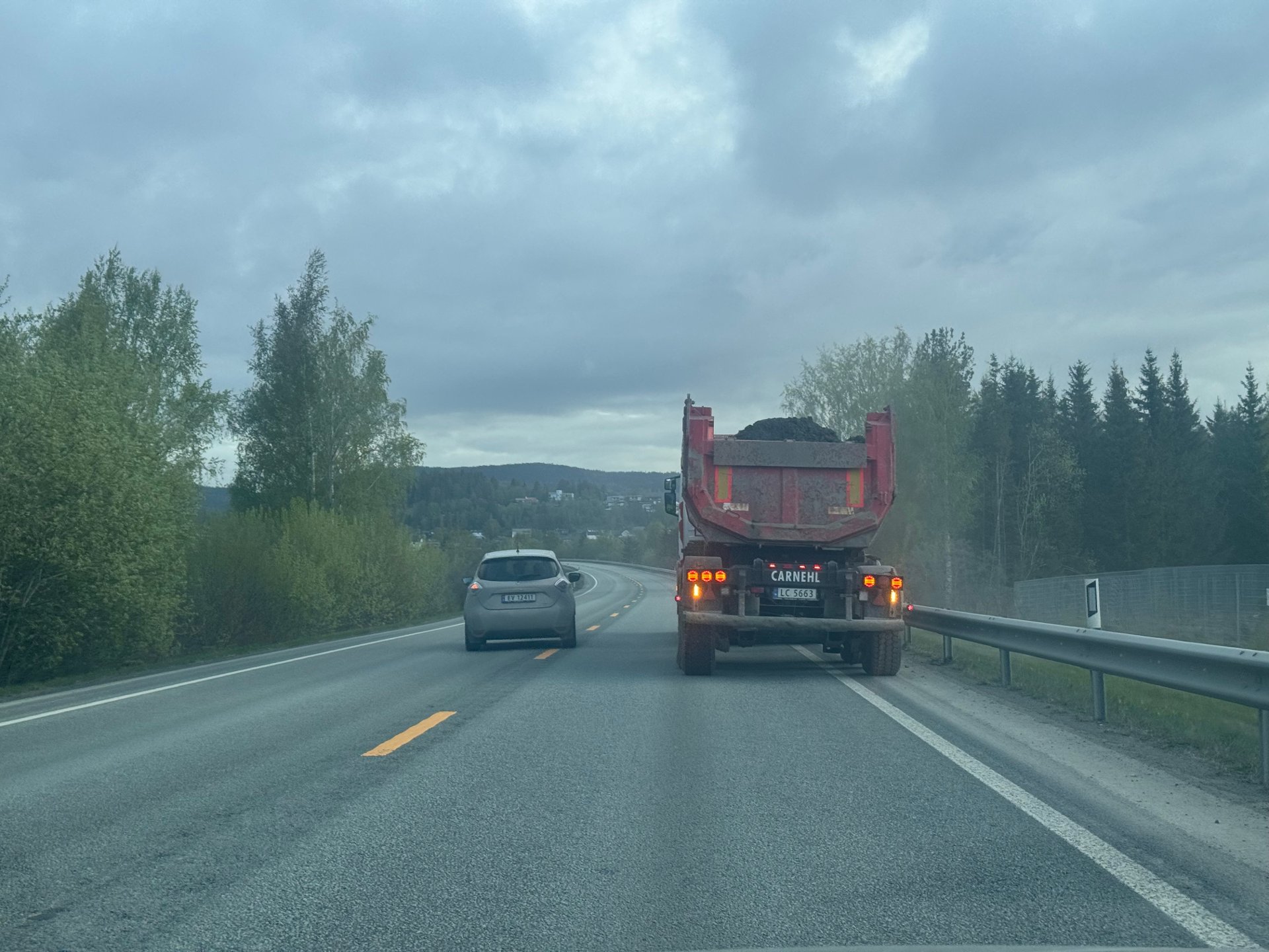 Lastebil har trøbbel på E6 – lang kø