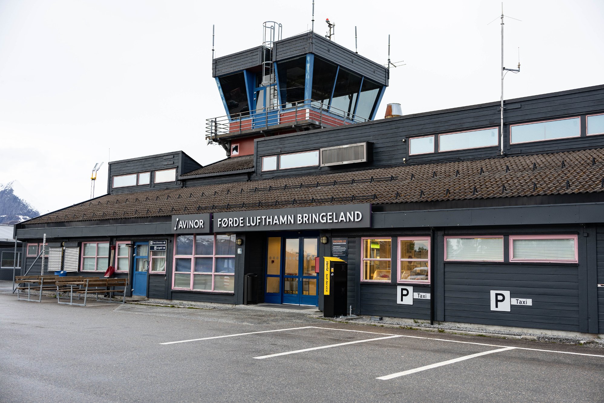 Fleirtal for å behalde flytilbodet
