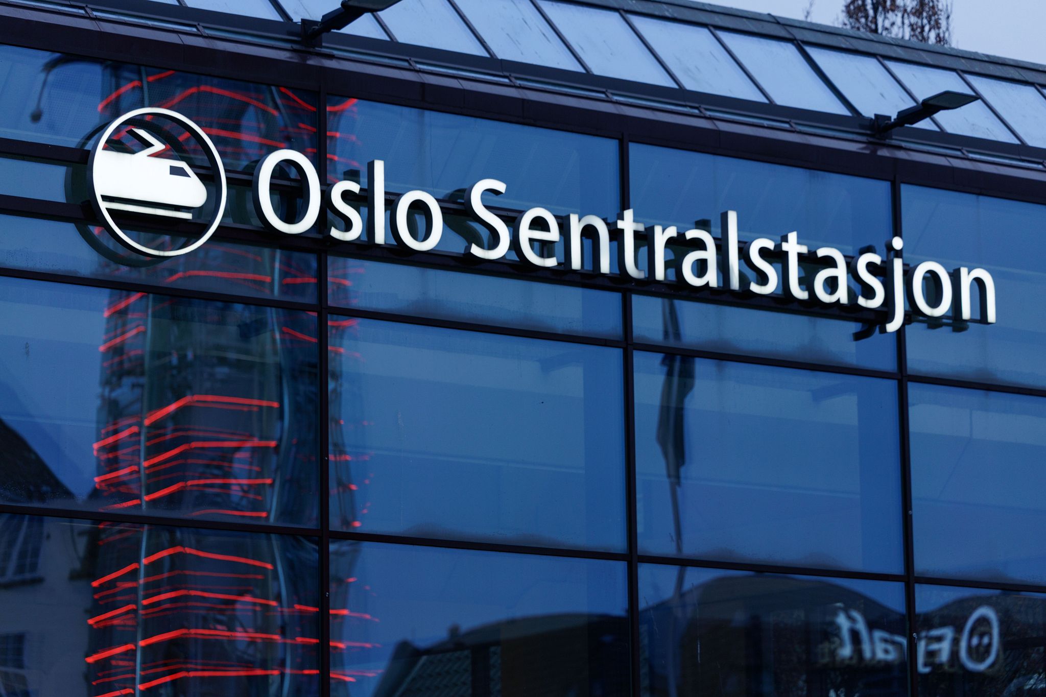 Oslo S stenger helt på pinseaften