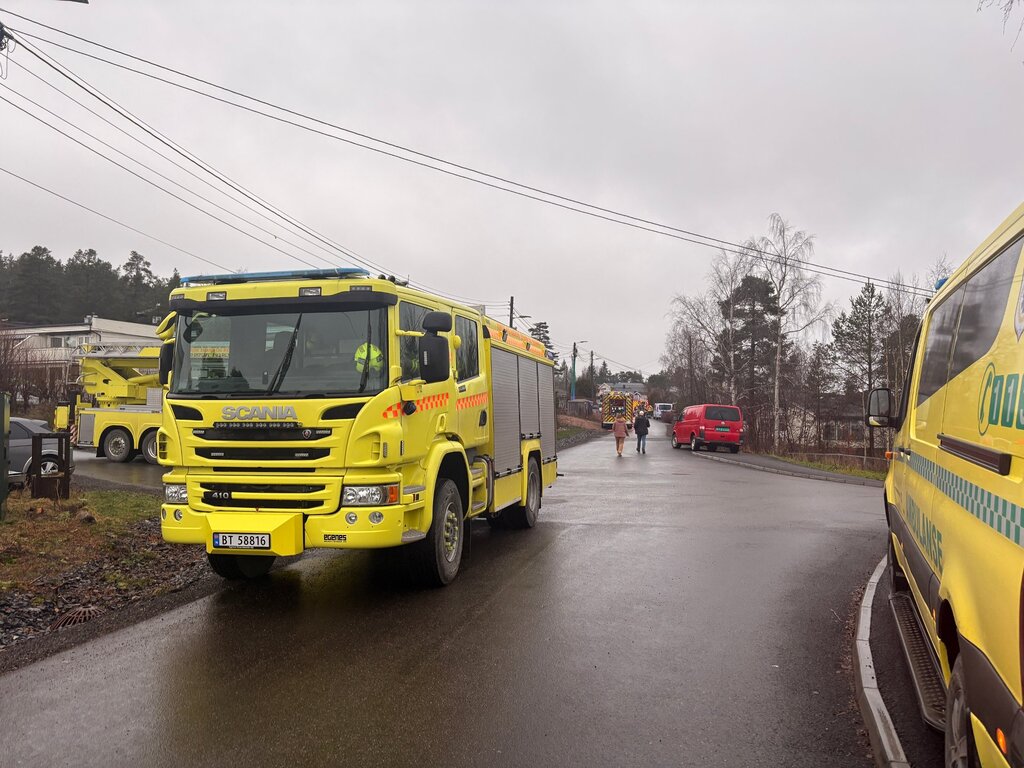 Brann i enebolig: – Hold vinduer lukket