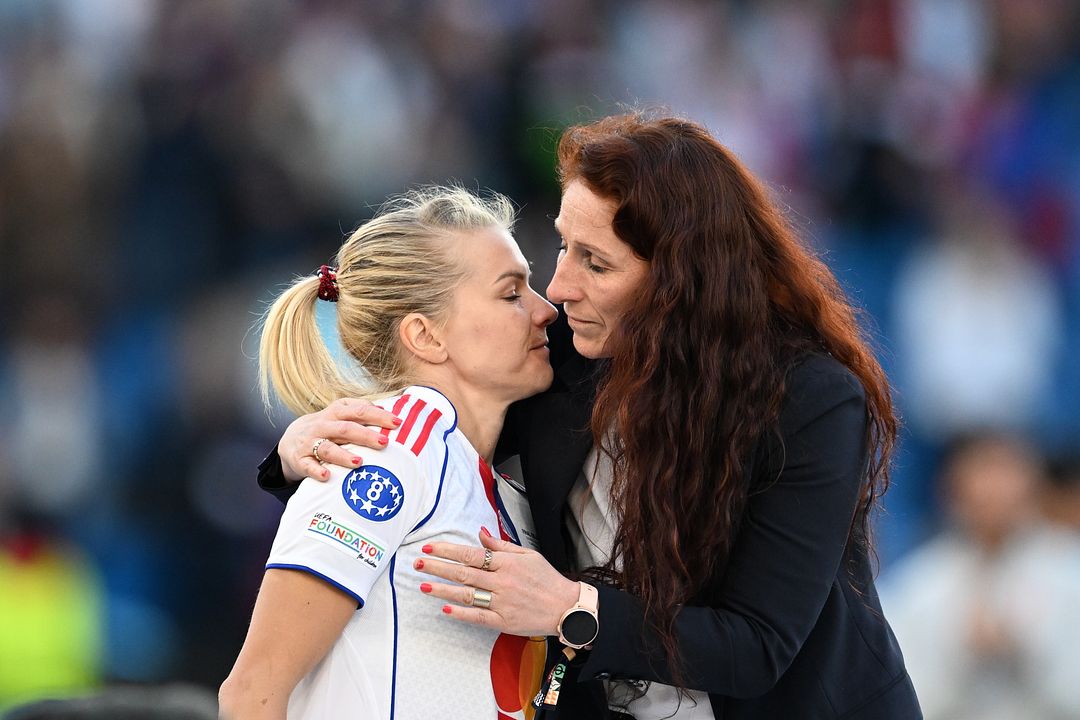 Hegerberg trøstet av fotballpresidenten etter finaletapet: – En tung dag
