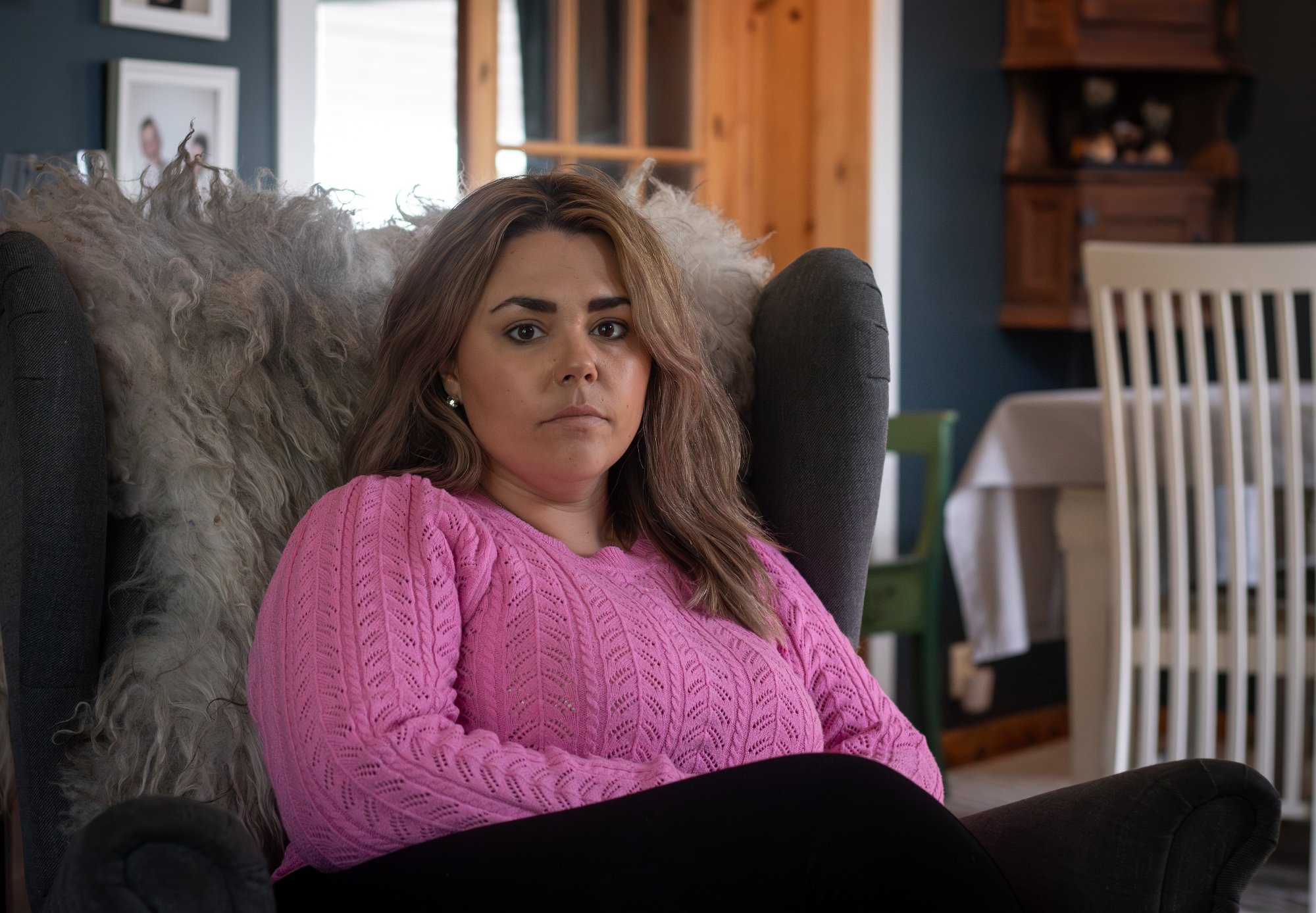 Flystyrt tok far hennar for 17 år sidan. Nyleg blei ho dratt tilbake i sorga