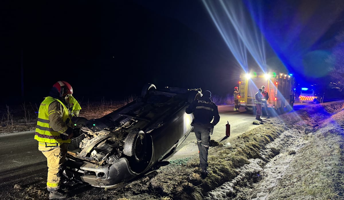 Bil havnet på taket