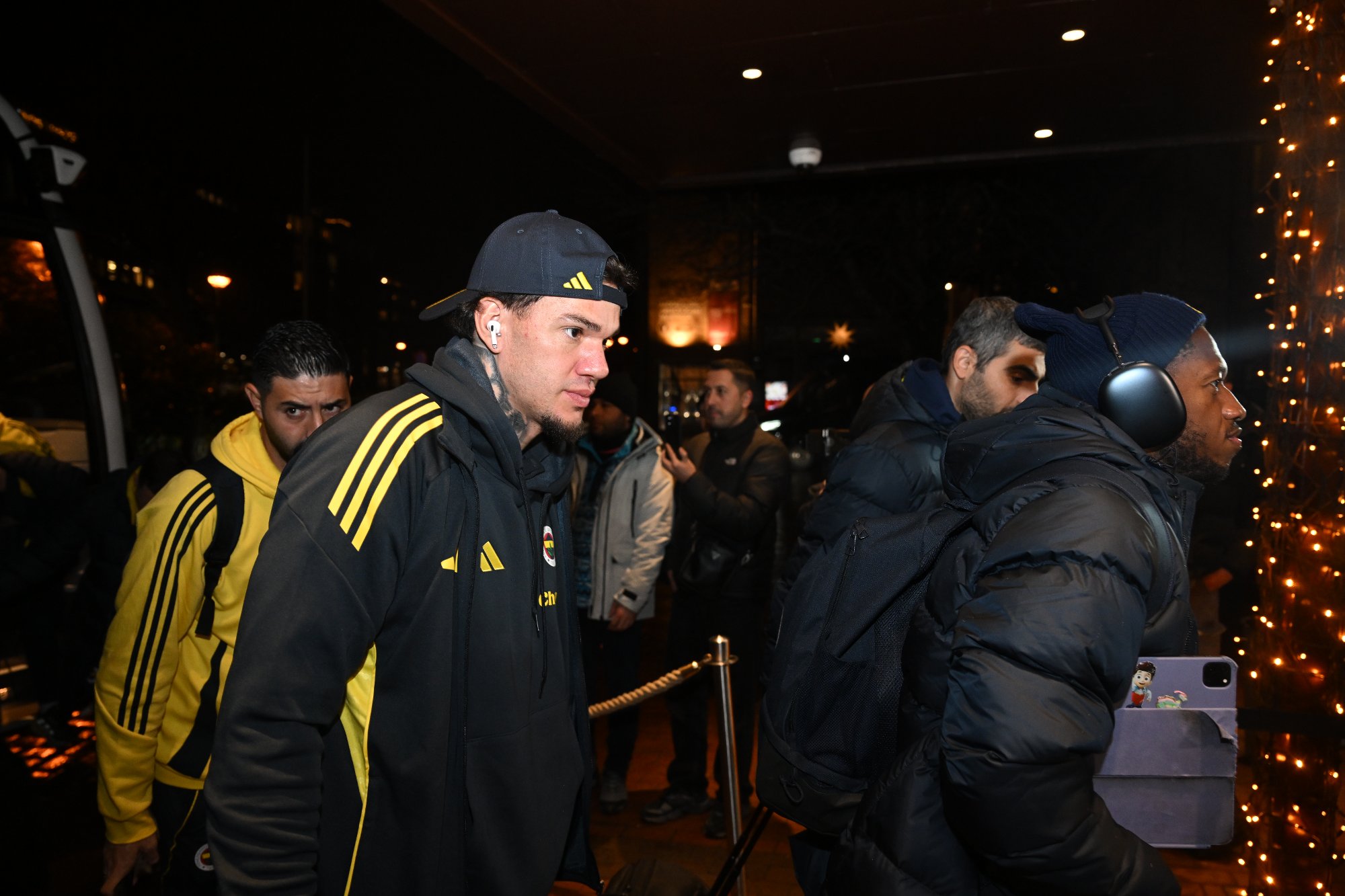 Her ankommer superstjernene