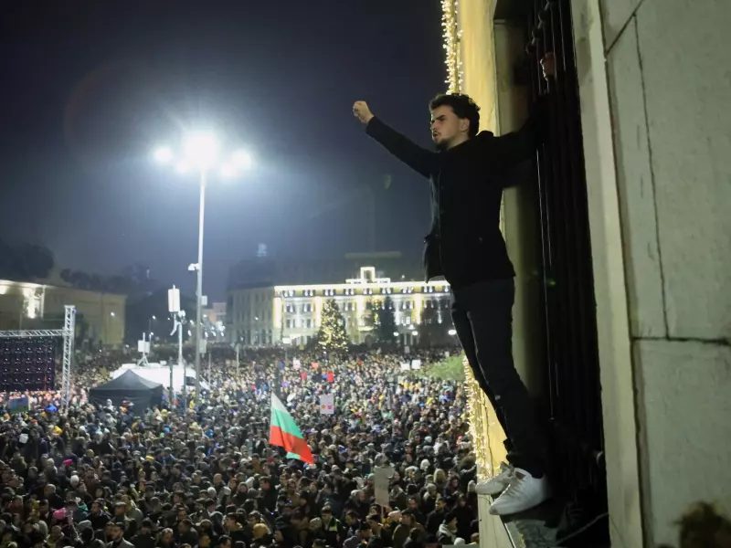 Titusener krever at Bulgarias regjering går av