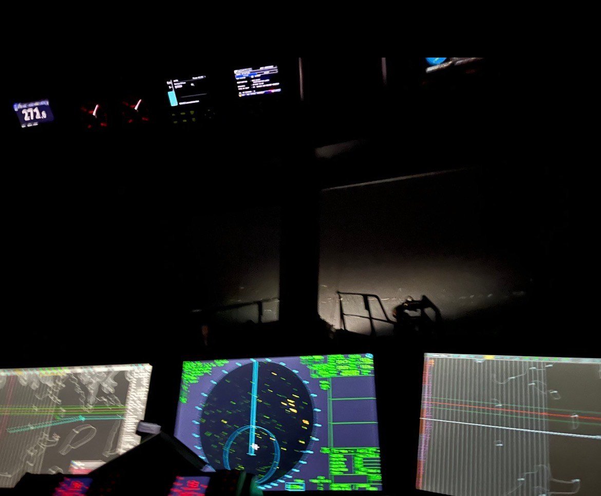 Lastefartøy har problemer i stormen – tar inn vann