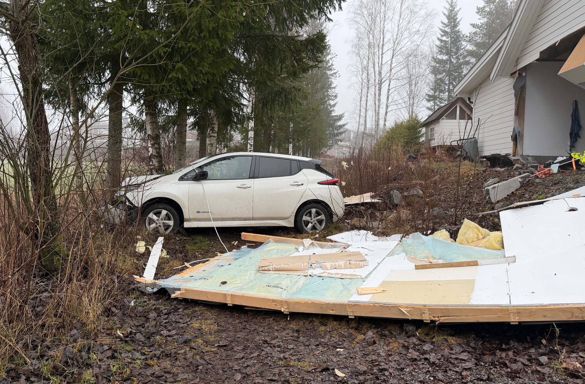 – Kjørte gjennom veggen i stor fart