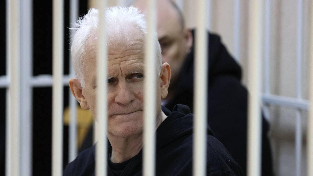 Fredsprisvinner Ales Bjaljatski satt fri i Belarus