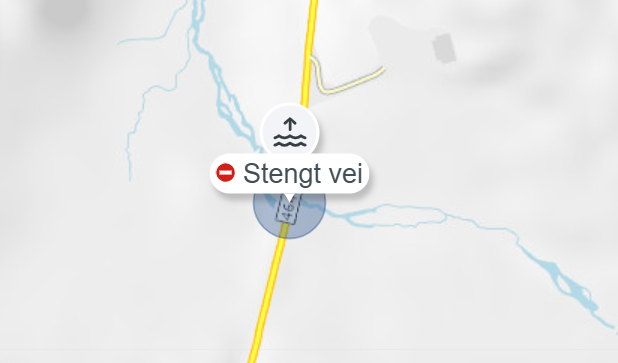 Lokal vei stengt på grunn av flom