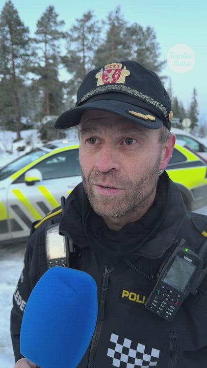 Snøscooter gjennom isen