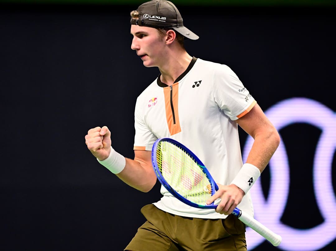 Norsk tenniskomet åpnet med seier i prestisjesluttspill