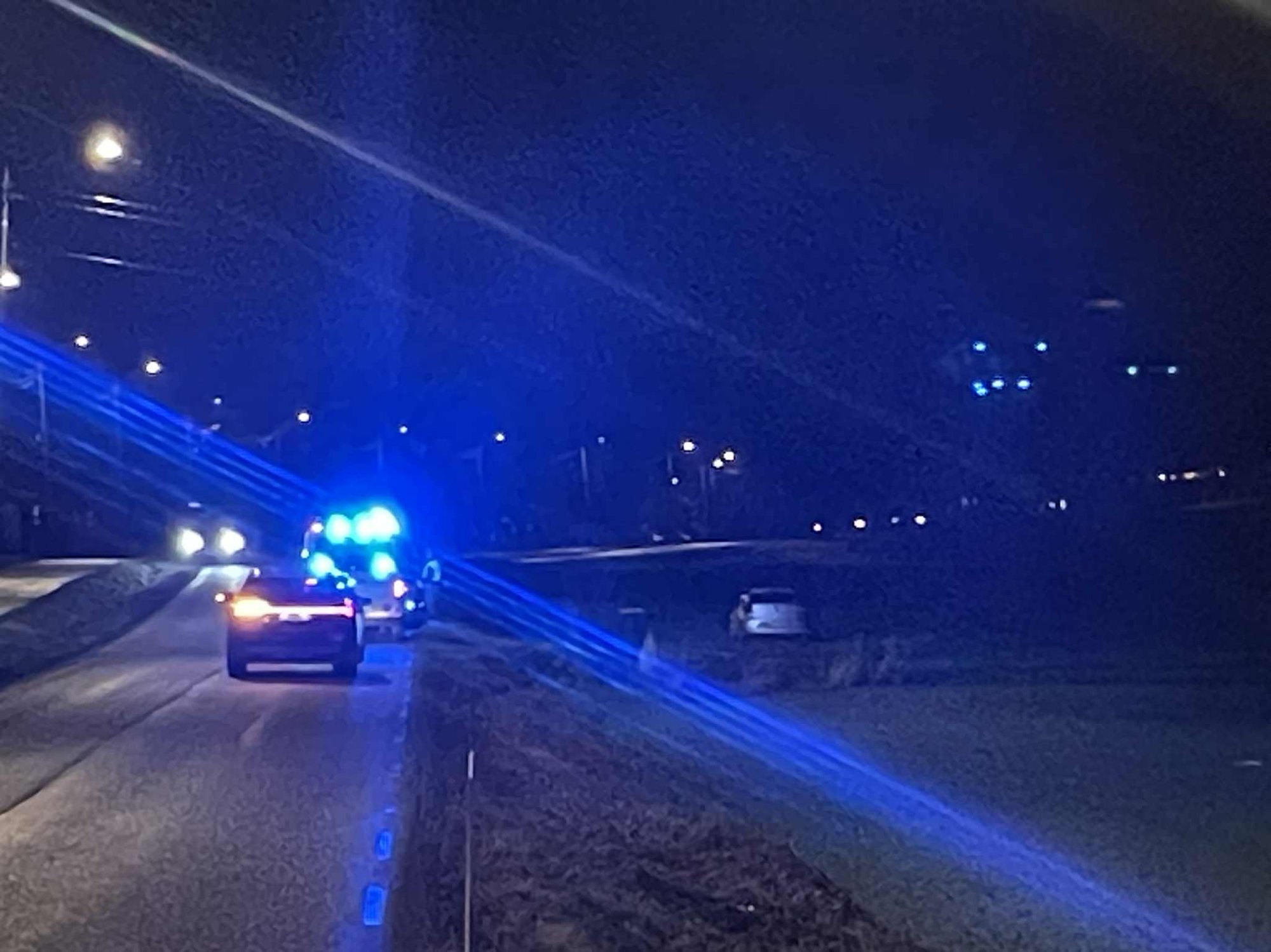 Bil har havnet på et jorde