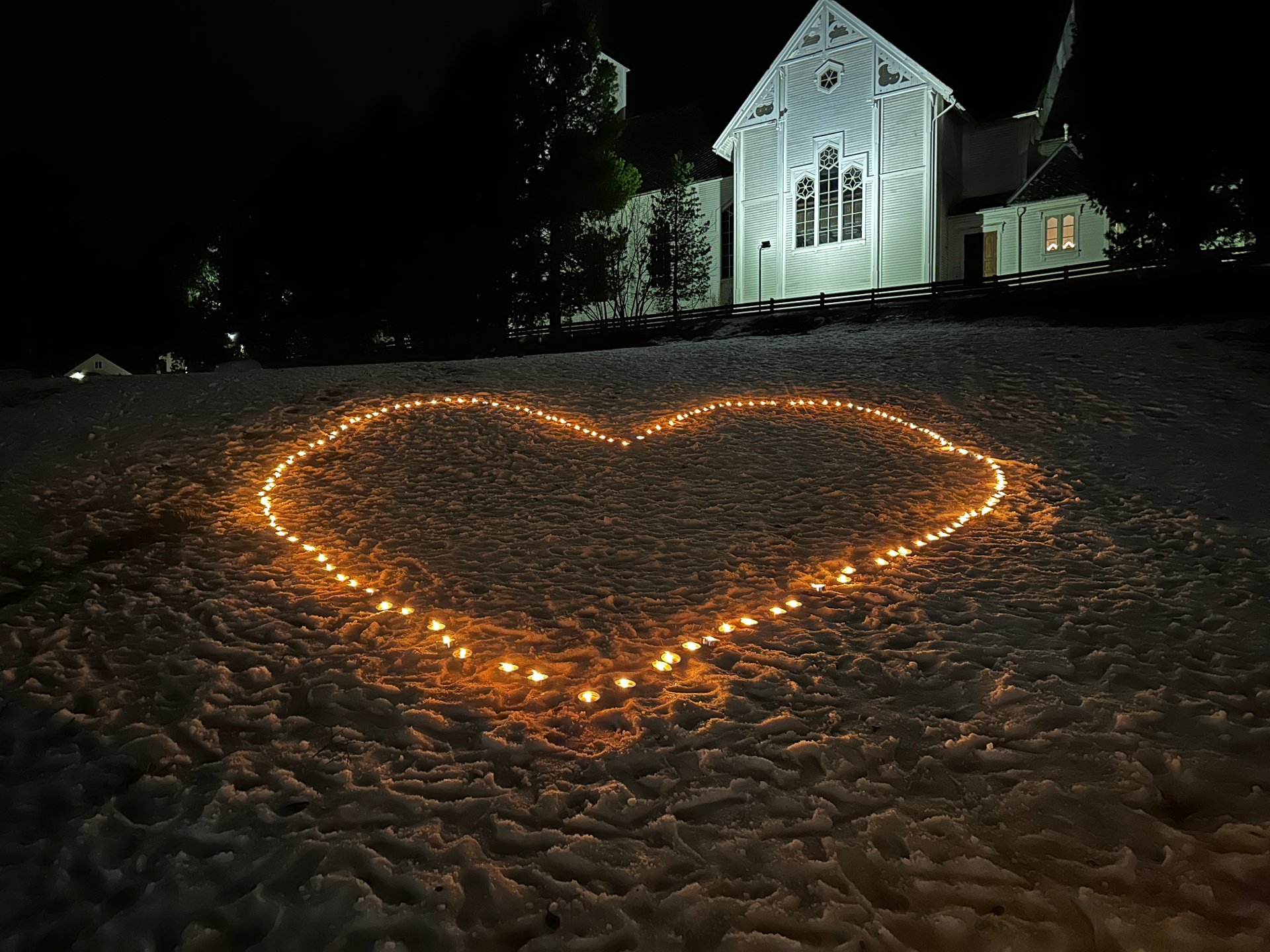 Åpner kirka etter dødsulykka