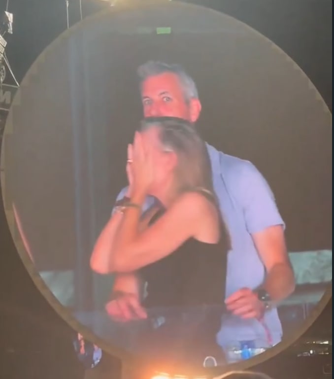 Hendelsen på Coldplay-konserten gikk verden rundt. Nå snakker kvinnen ut.