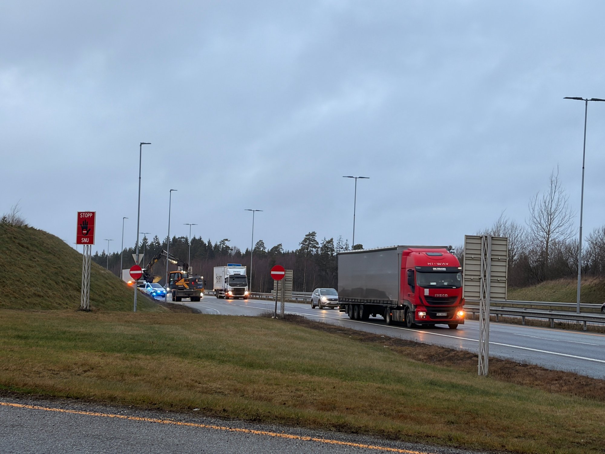 Måtte stenge kjørefelt etter jordras på E6
