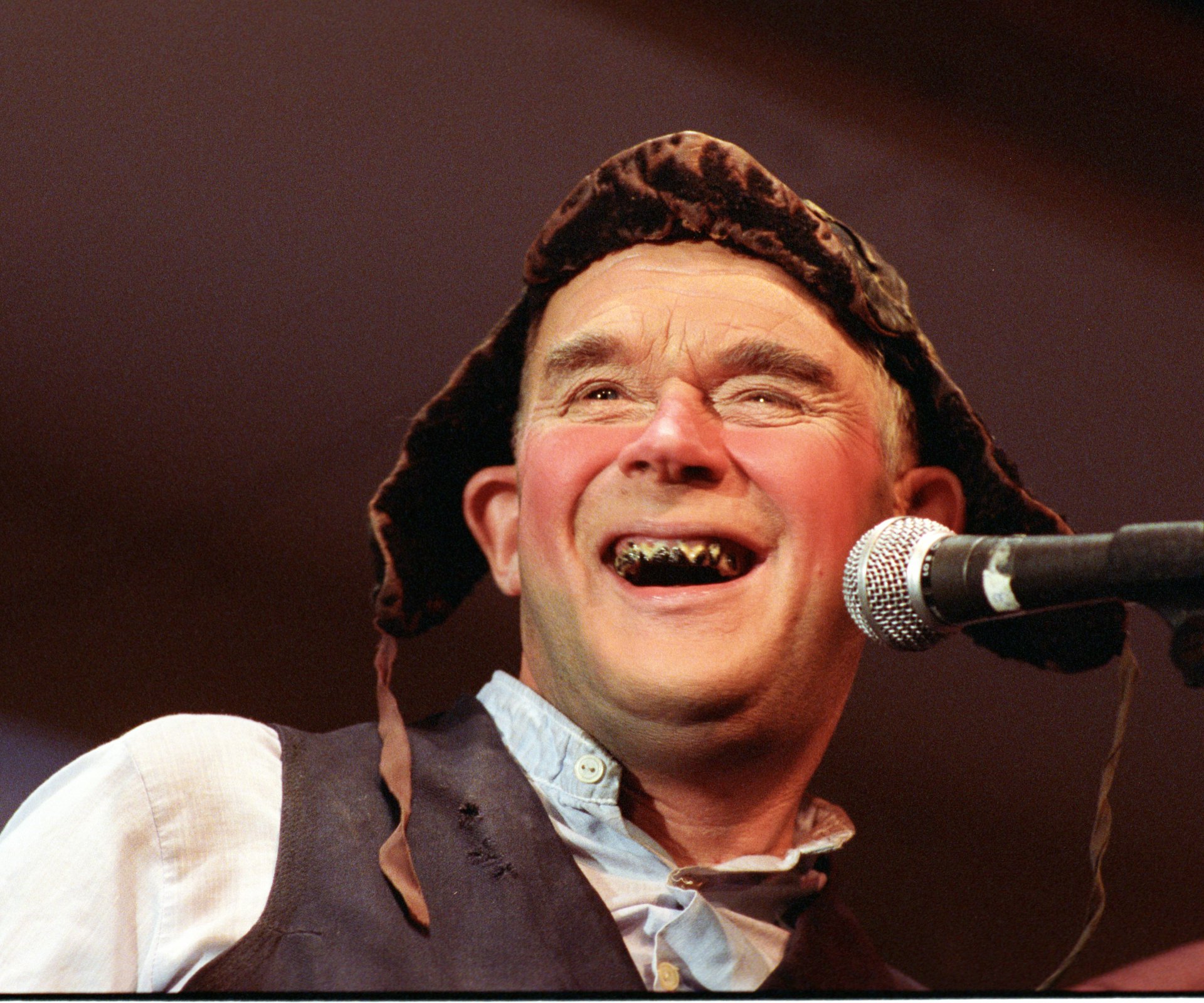 Arthur Arntzen er død