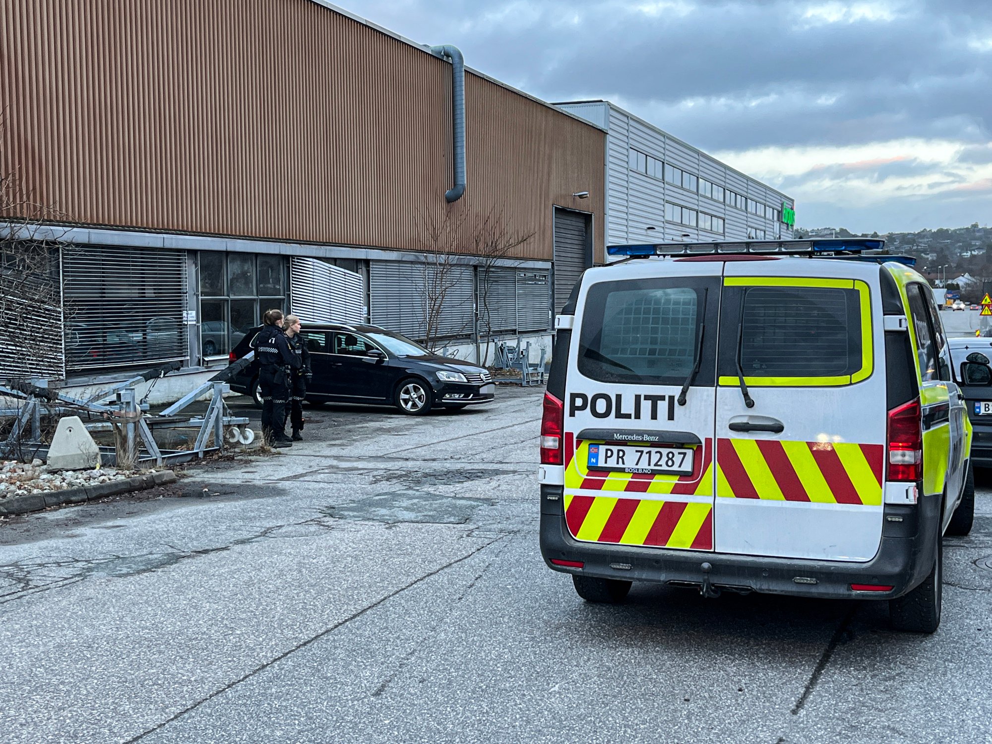 Kjørte inn i flere parkerte biler