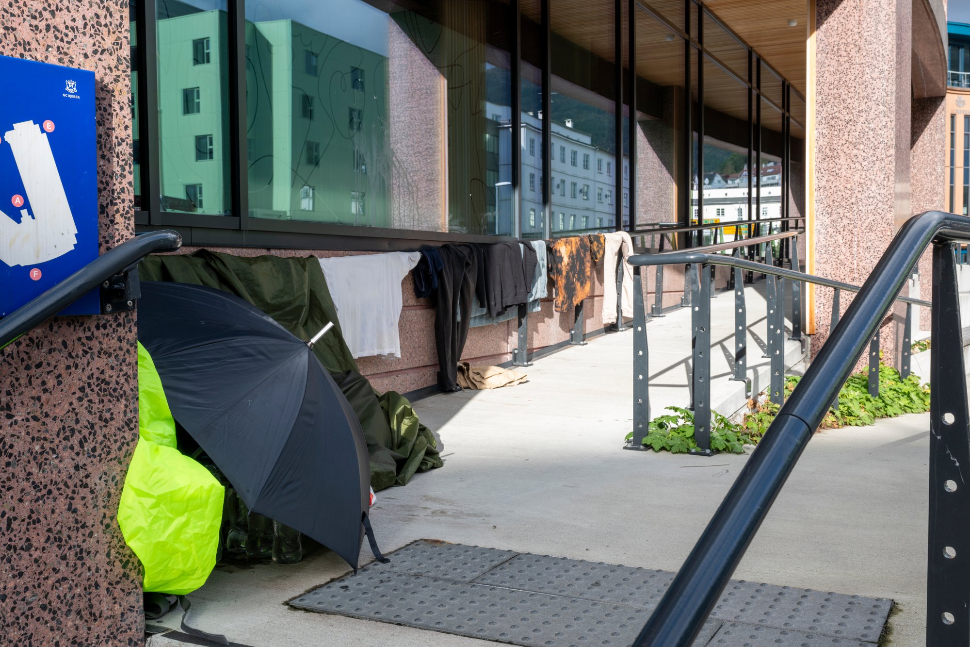 Slo leir utenfor Statsforvalteren igjen: – Har fått tilbud om bolig