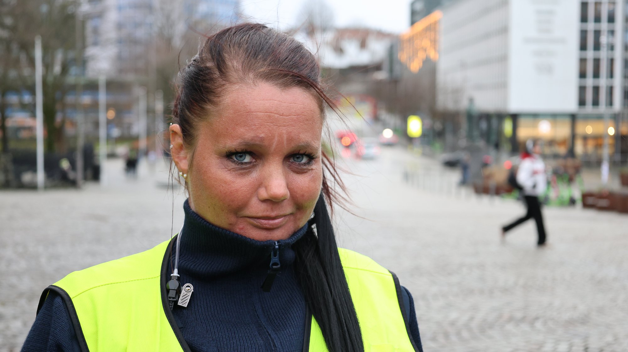 Vekterne om kvinnen med kniv: Hadde varer til 90.000 kroner fra ni forskjellige butikker