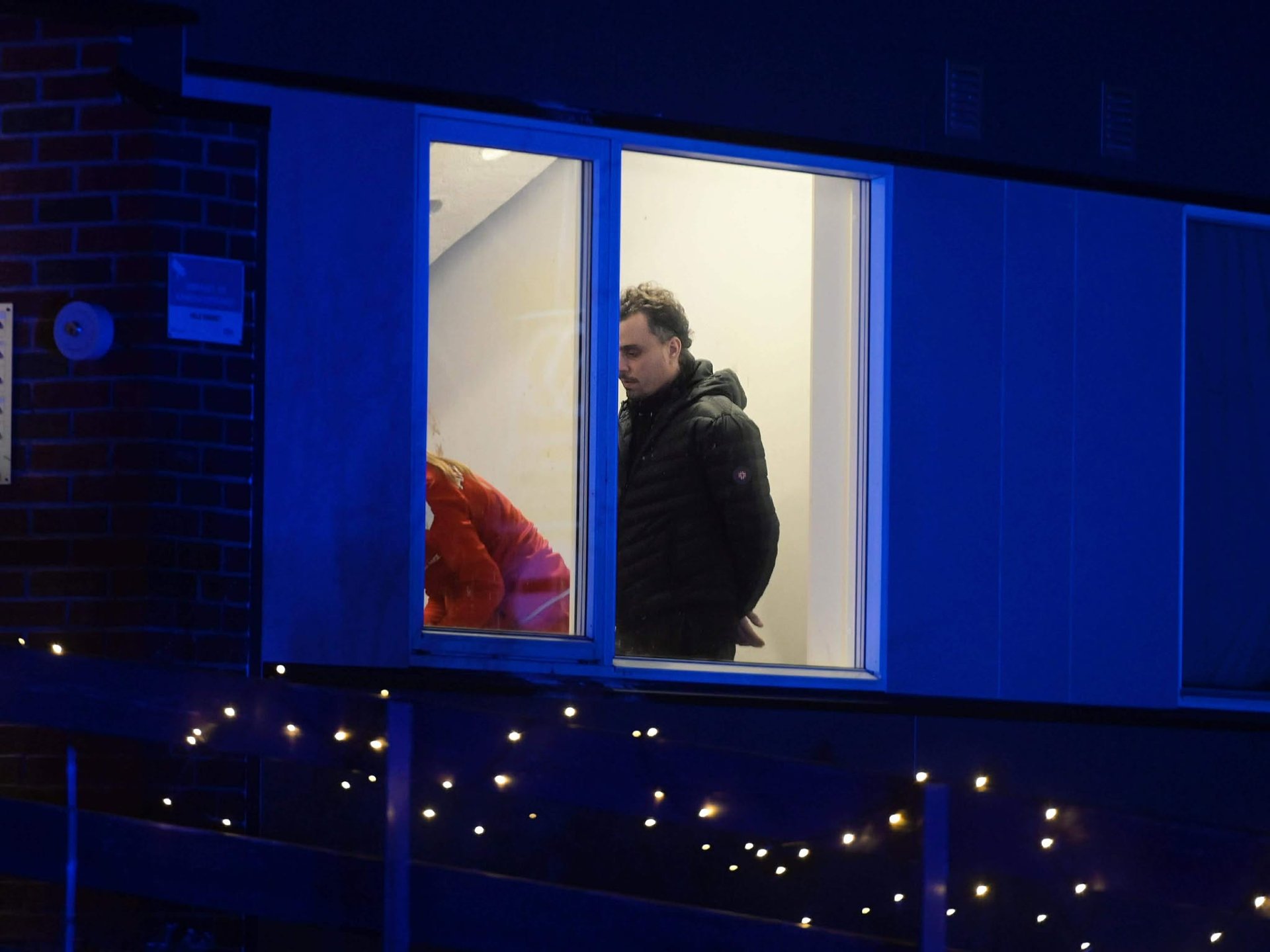 Fant livløs mann i trappeoppgang – to til sykehus